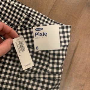 NWT women’s gingham pixie ankle pants (Old Navy)